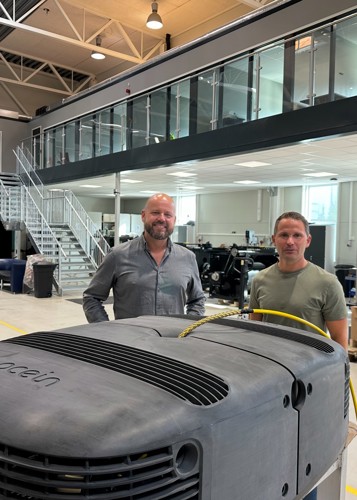Torbjørn Mikkelsen i Abyss og Thomas Aas i Ocein foran Stealth Recident